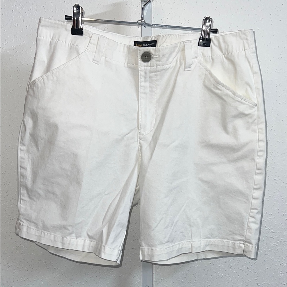 Lee Women’s White Regular Fit mid-rise Flat Front Shorts $12 - Picture 5 of 5